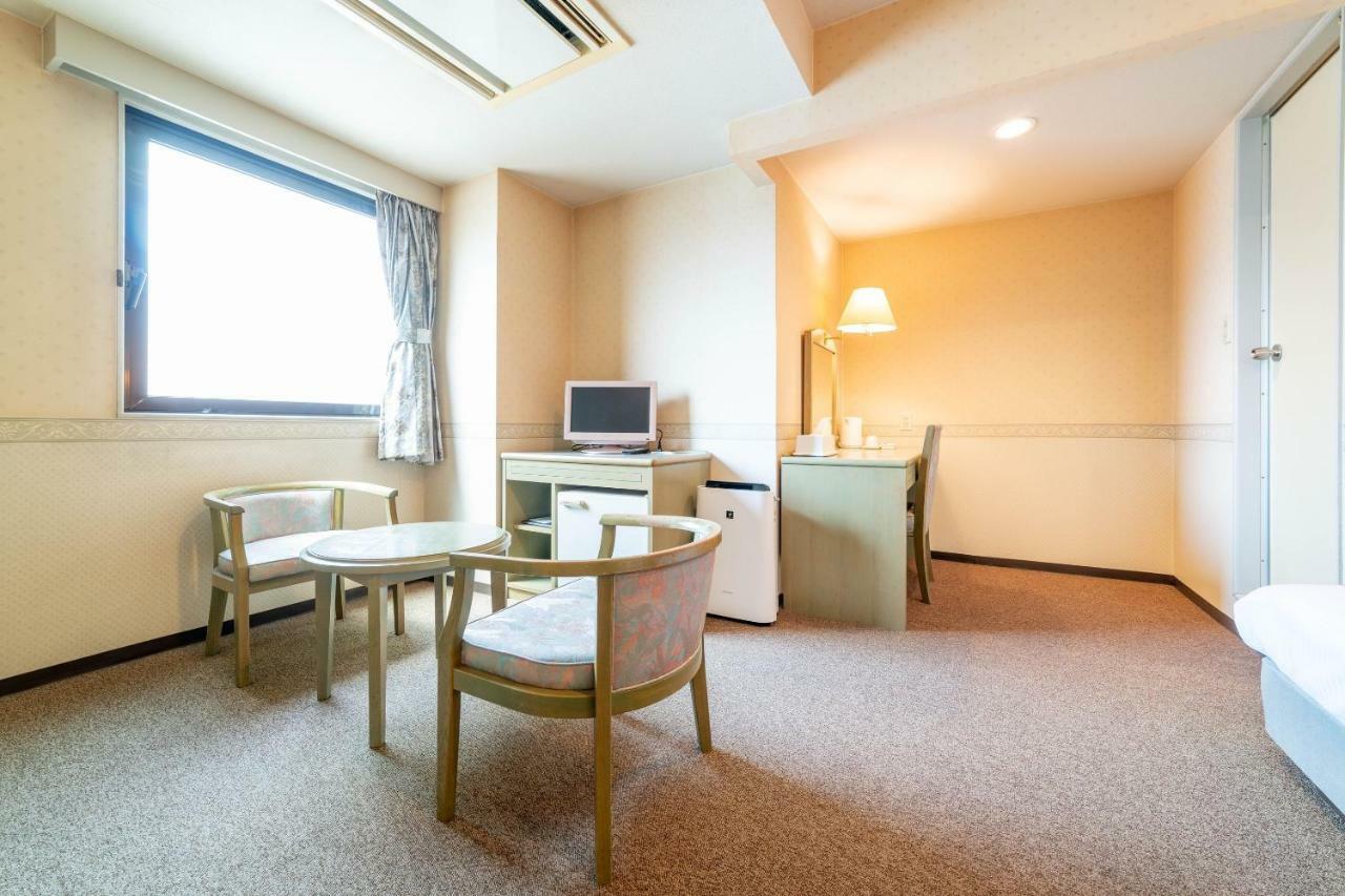 Oyo Business Hotel Nishiura Yokkaichi Exterior photo