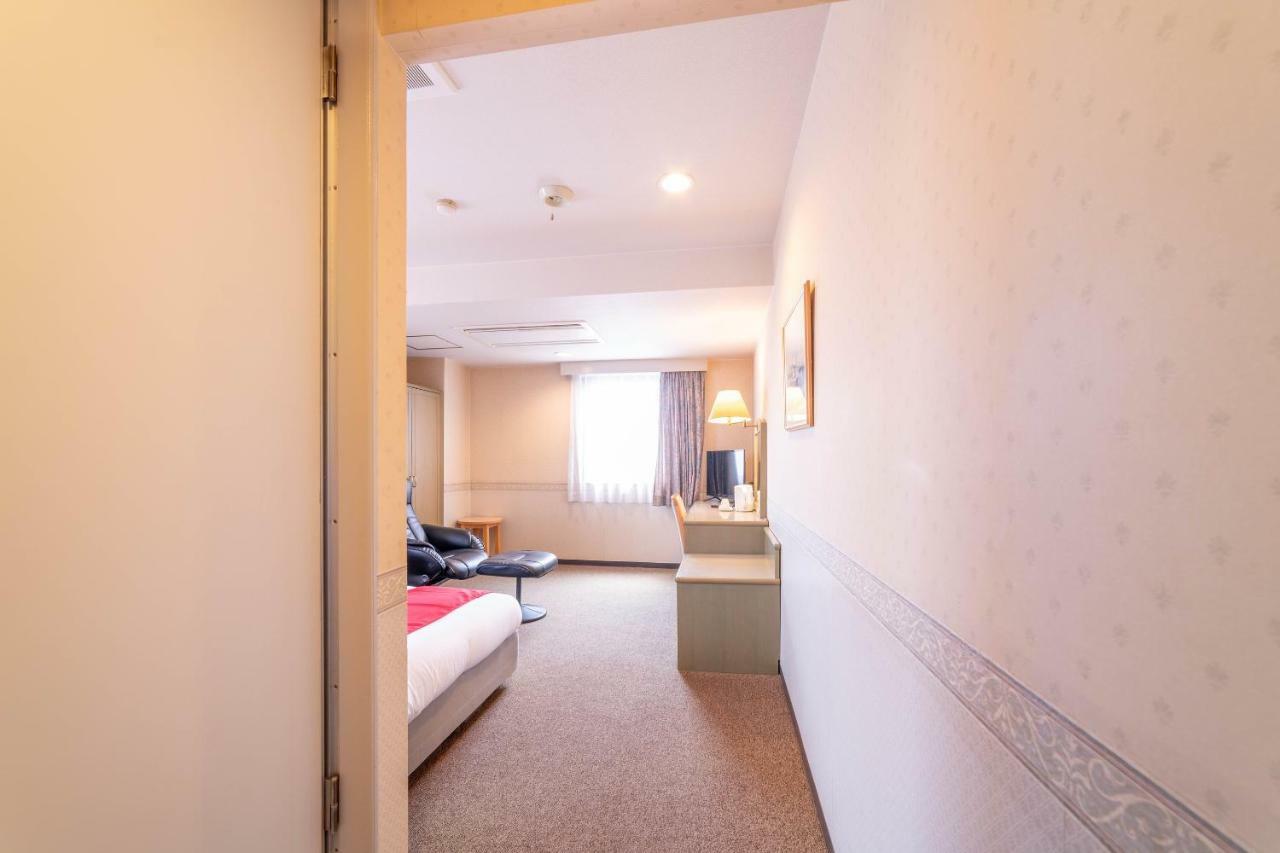 Oyo Business Hotel Nishiura Yokkaichi Exterior photo